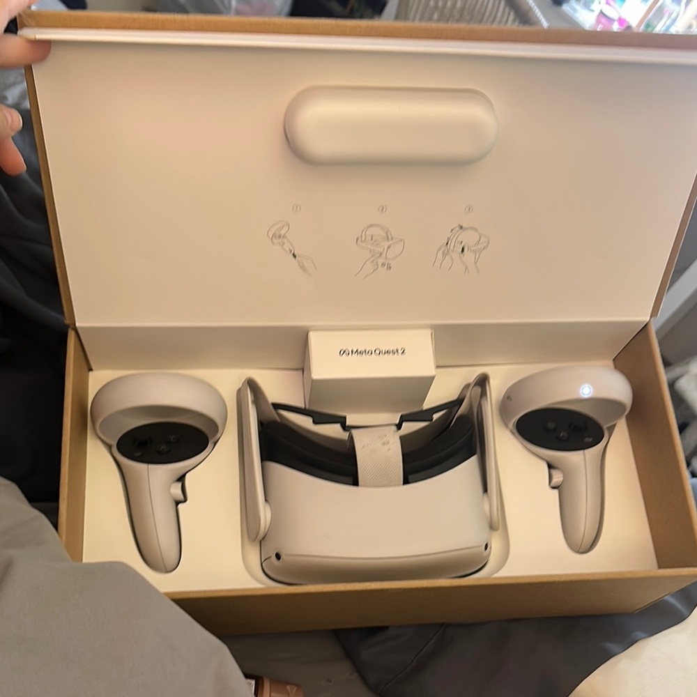 Quest 2 VR Headset - White